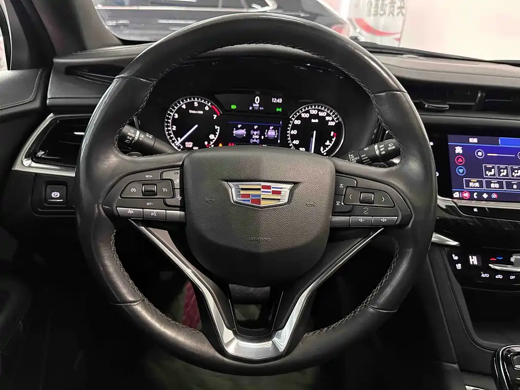CADILLAC XT6