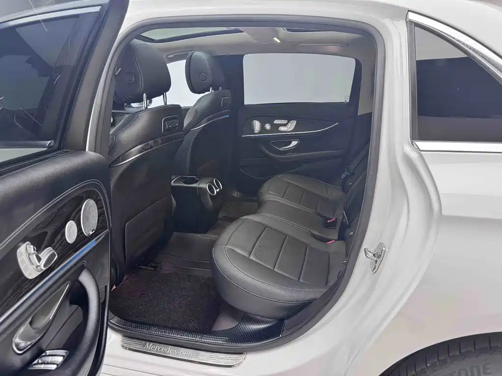 Mercedes-Benz E-Class — миниатюра 4