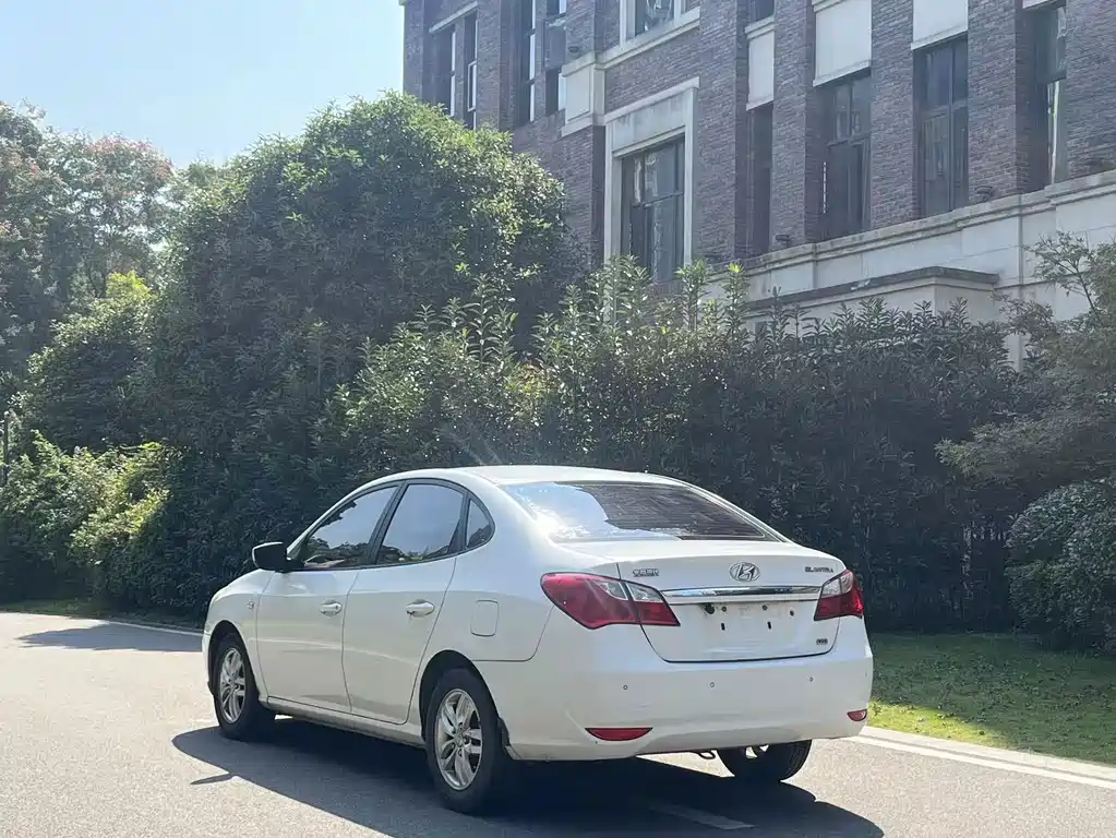 Hyundai Elantra — миниатюра 5