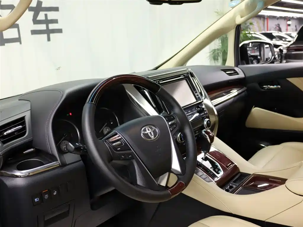 Toyota Alphard 2015 3.5L Luxury