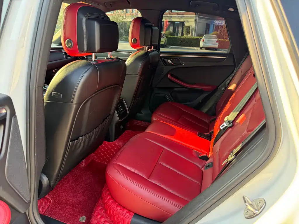 Porsche Macan — миниатюра 5