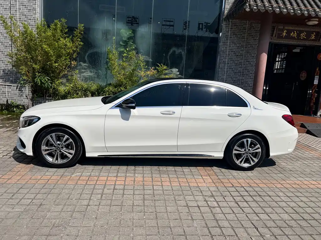 Mercedes-Benz C-Class — миниатюра 4
