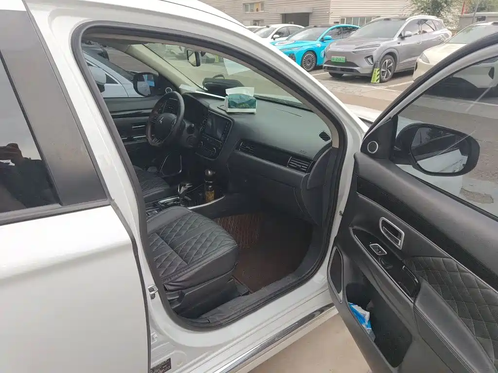 Mitsubishi Outlander — миниатюра 21