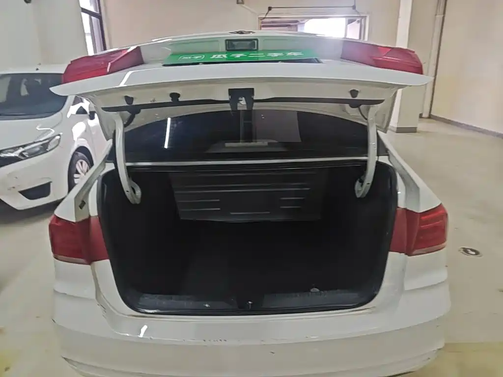 Volkswagen Santana — миниатюра 10