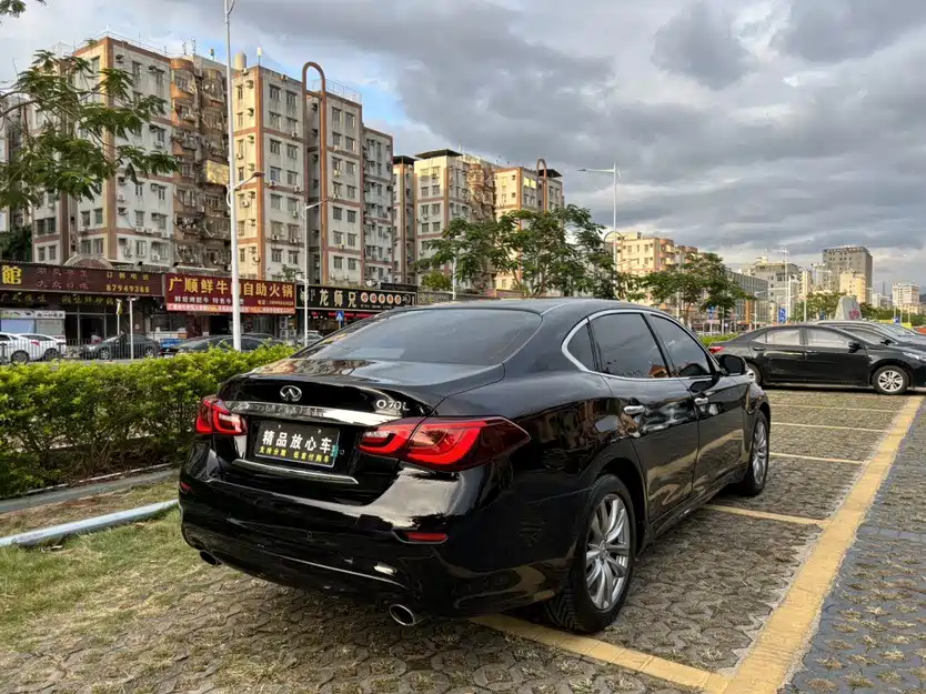 Infiniti Q70 — миниатюра 6
