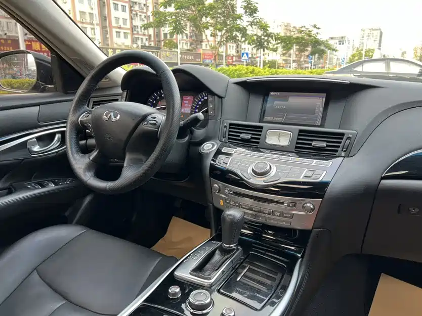 Infiniti Q70 — миниатюра 16