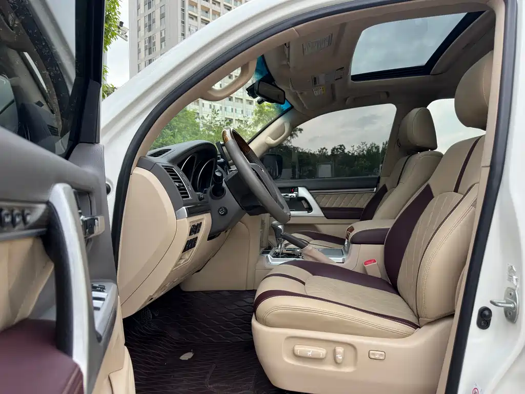 Toyota Land Cruiser 2012 4.6L AT VX-R