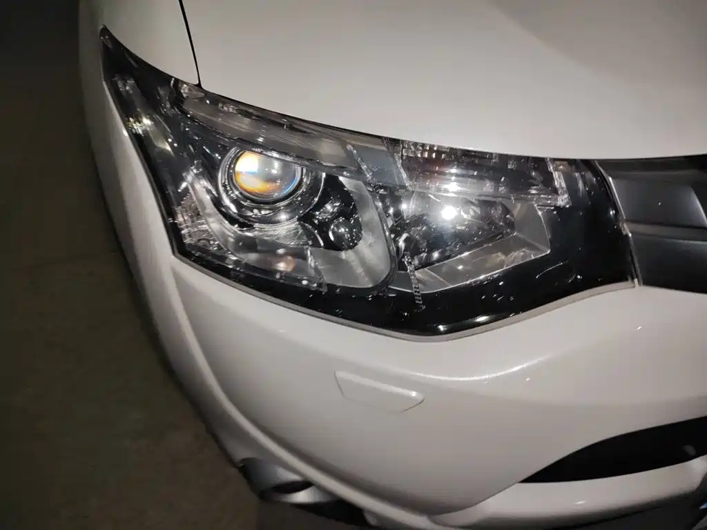 Mitsubishi Outlander (Import) — миниатюра 7