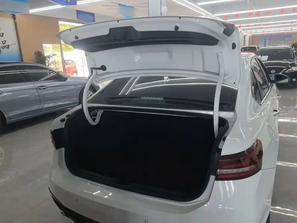 Volkswagen Lavida — миниатюра 19