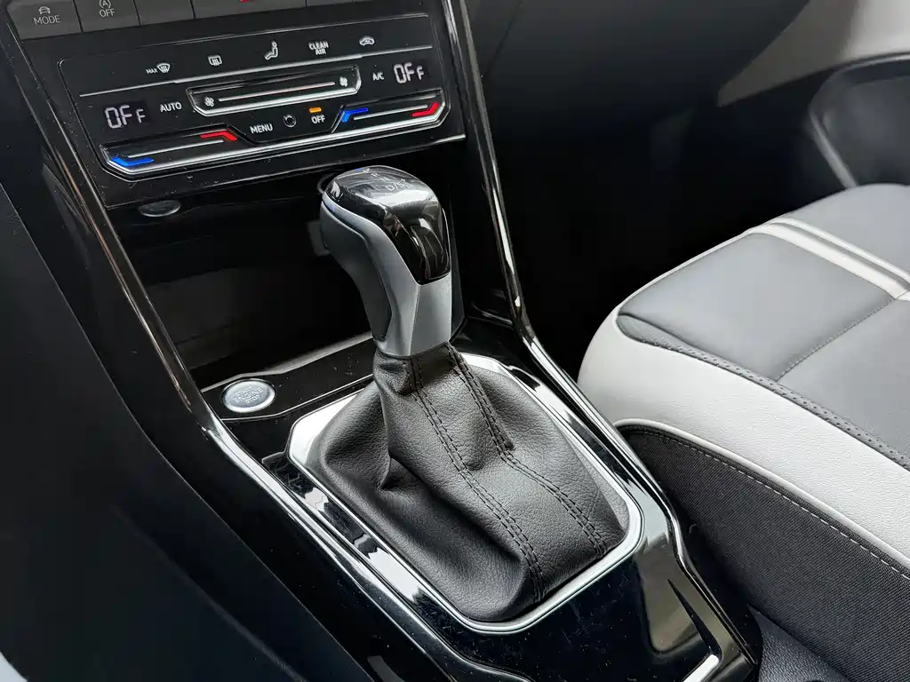 Volkswagen T-Roc 2024 300TSI DSG