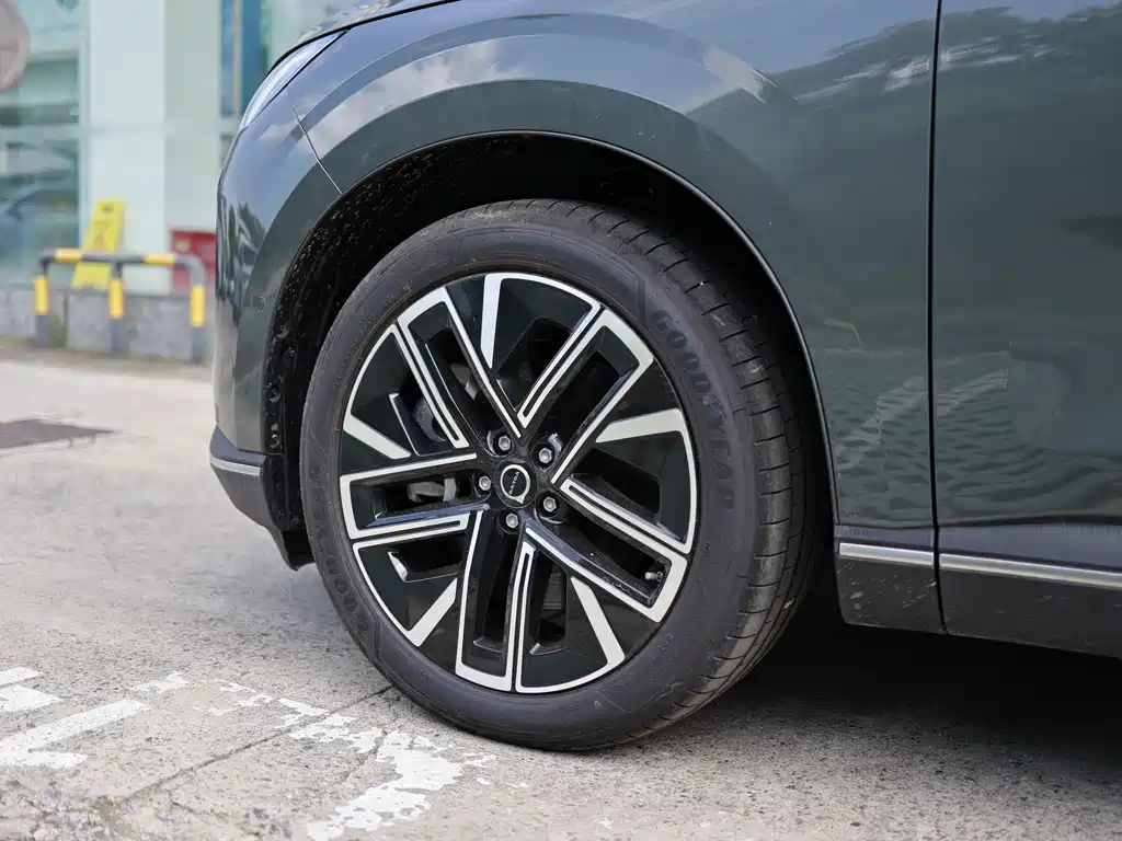 Заказать Volvo 沃尔沃XC70插电式混动 2026 года за 4 845 827 ₽  из Китая