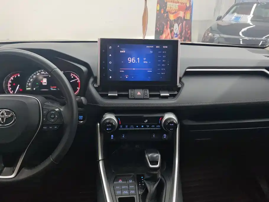 Toyota RAV4 — миниатюра 13