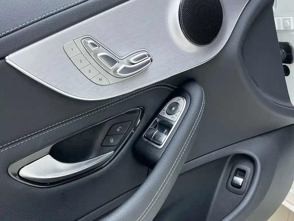Mercedes-Benz C-Class (Import) — миниатюра 17