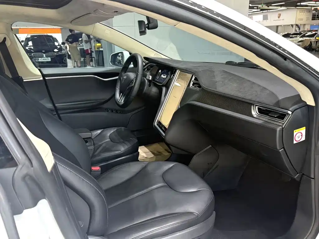 Tesla Model S — миниатюра 5