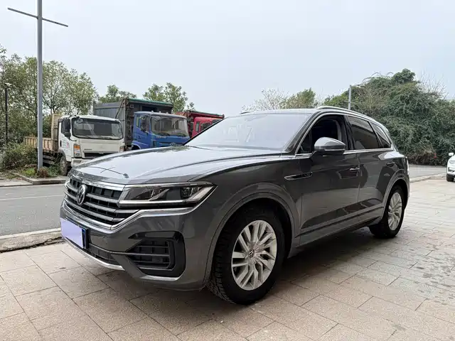 VOLKSWAGEN TOUAREG