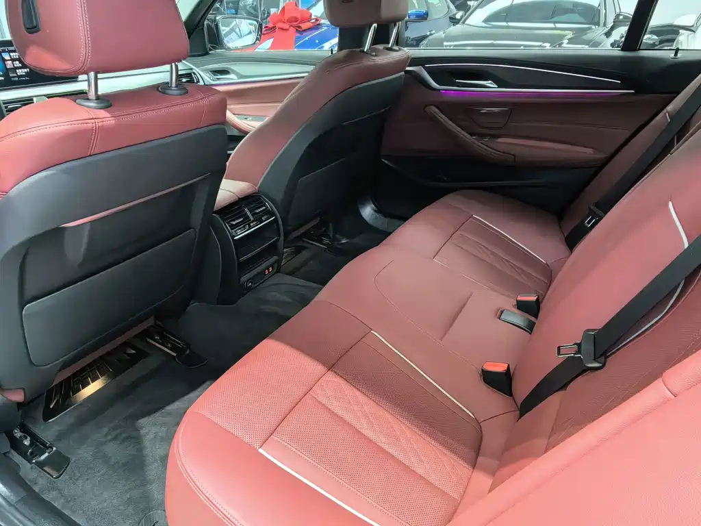 BMW 5 Series — миниатюра 12