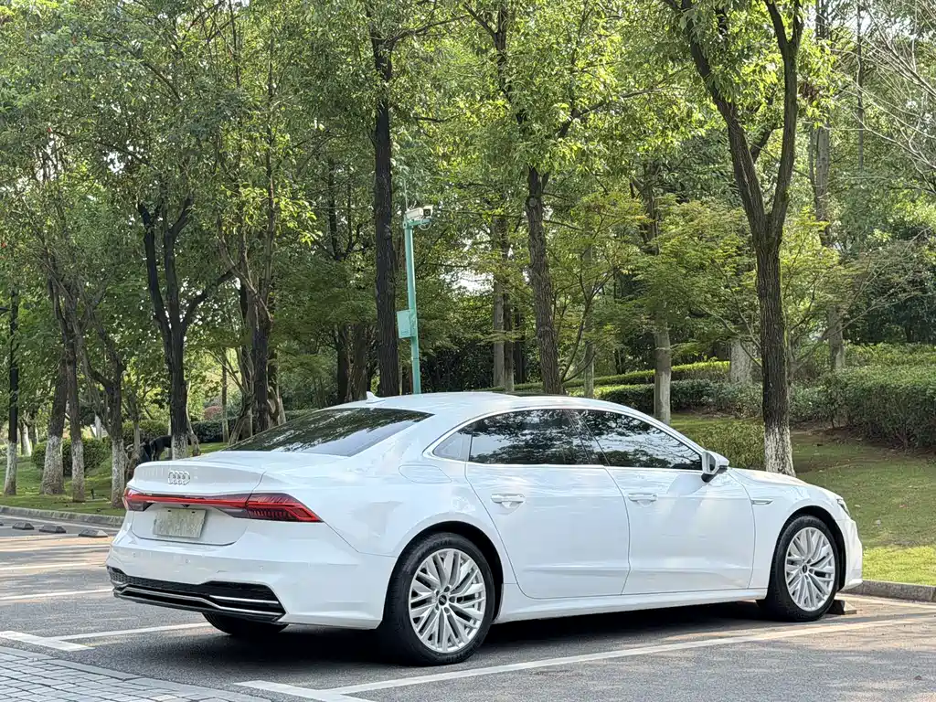 Audi A7L — миниатюра 6