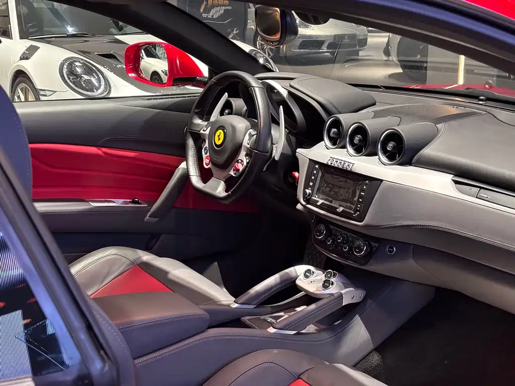 Ferrari FF — миниатюра 11