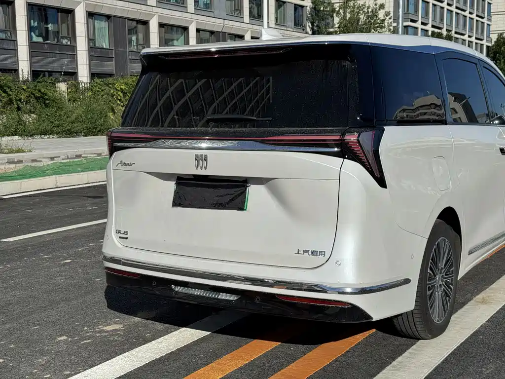 Buick GL8 Hybrid — миниатюра 5
