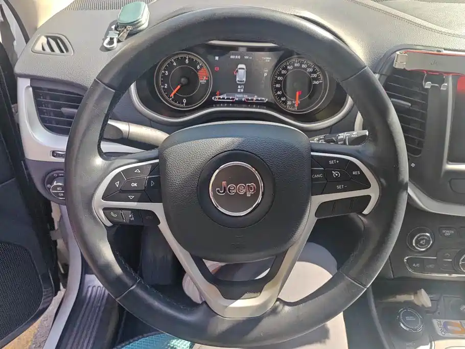 Jeep Cherokee — миниатюра 15