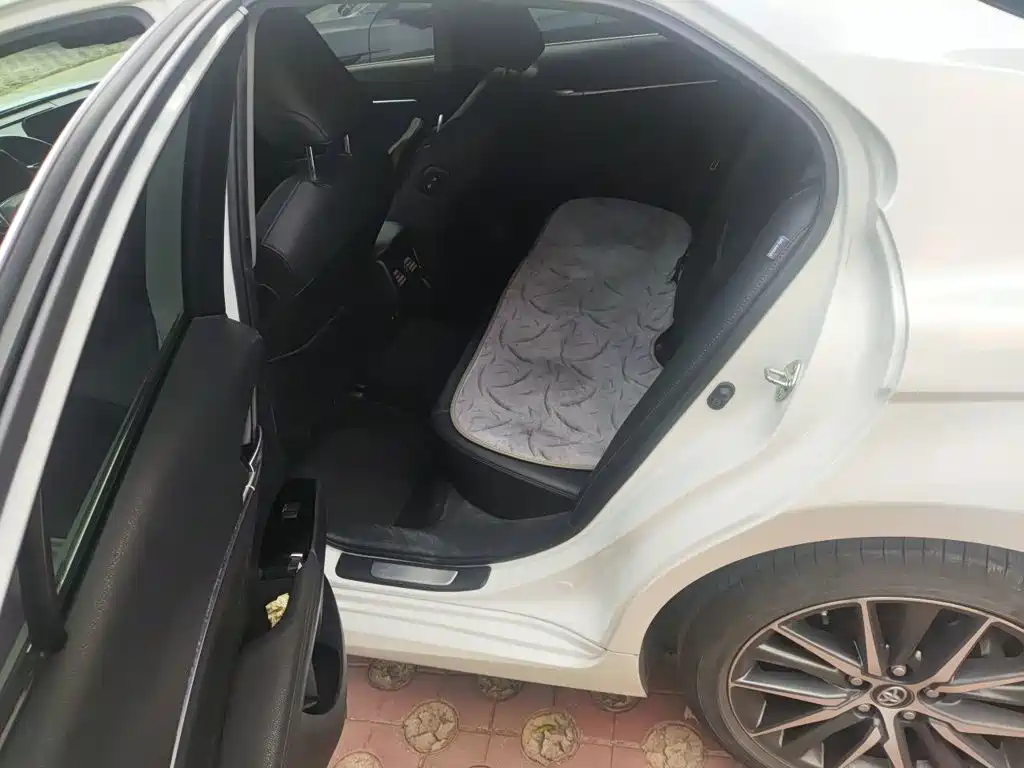 Toyota Camry — миниатюра 15