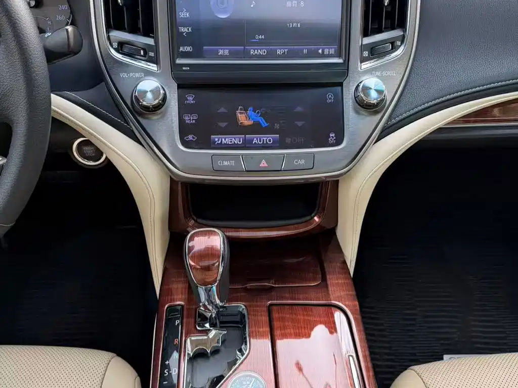 Toyota Crown — миниатюра 15