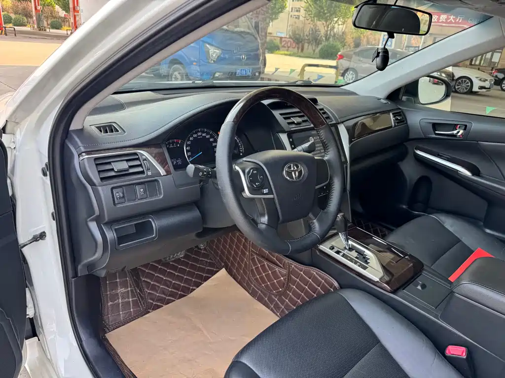 Toyota Camry — миниатюра 3