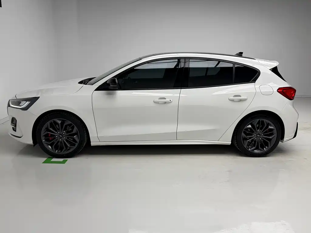 Ford Focus 2022 EcoBoost 180 AT ST Line