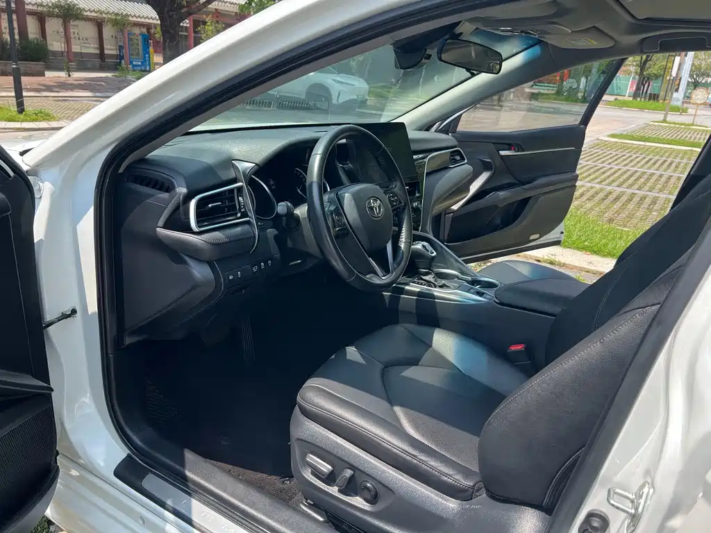 Toyota Camry — миниатюра 16