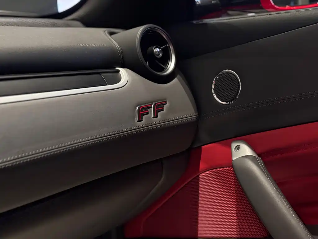 Ferrari FF — миниатюра 13