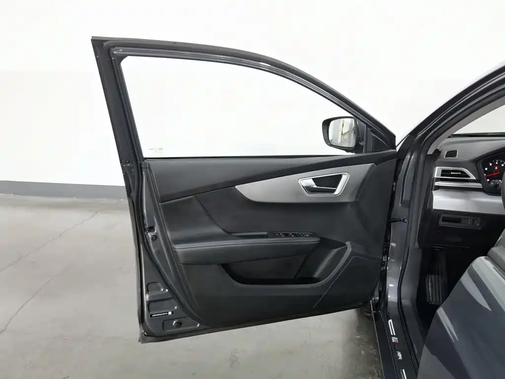 BYD Qin — миниатюра 8