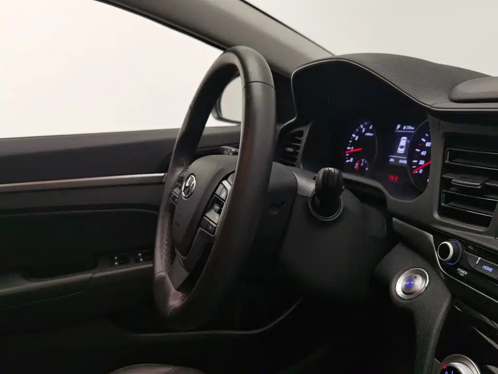 Hyundai Elantra — миниатюра 22
