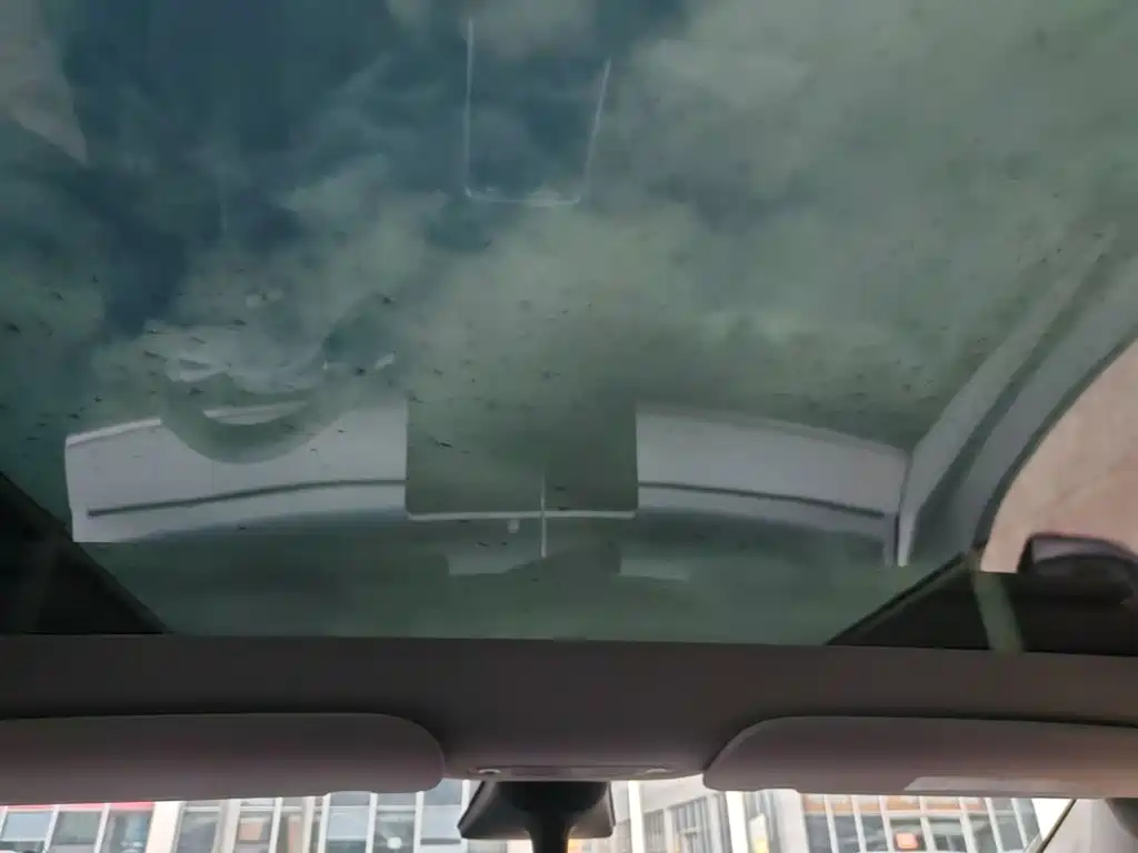 Tesla Model Y — миниатюра 18