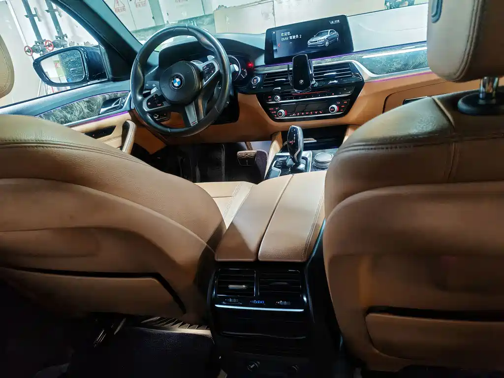 BMW 5 Series — миниатюра 8
