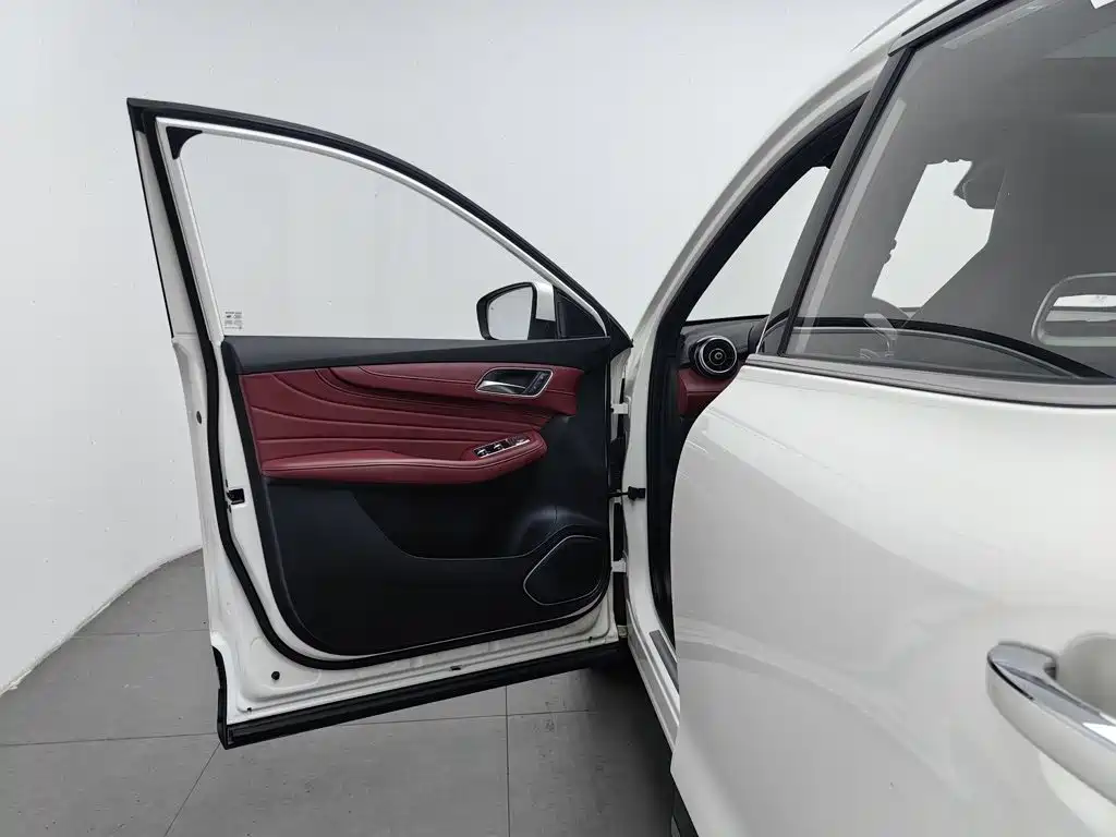 MG HS — миниатюра 8