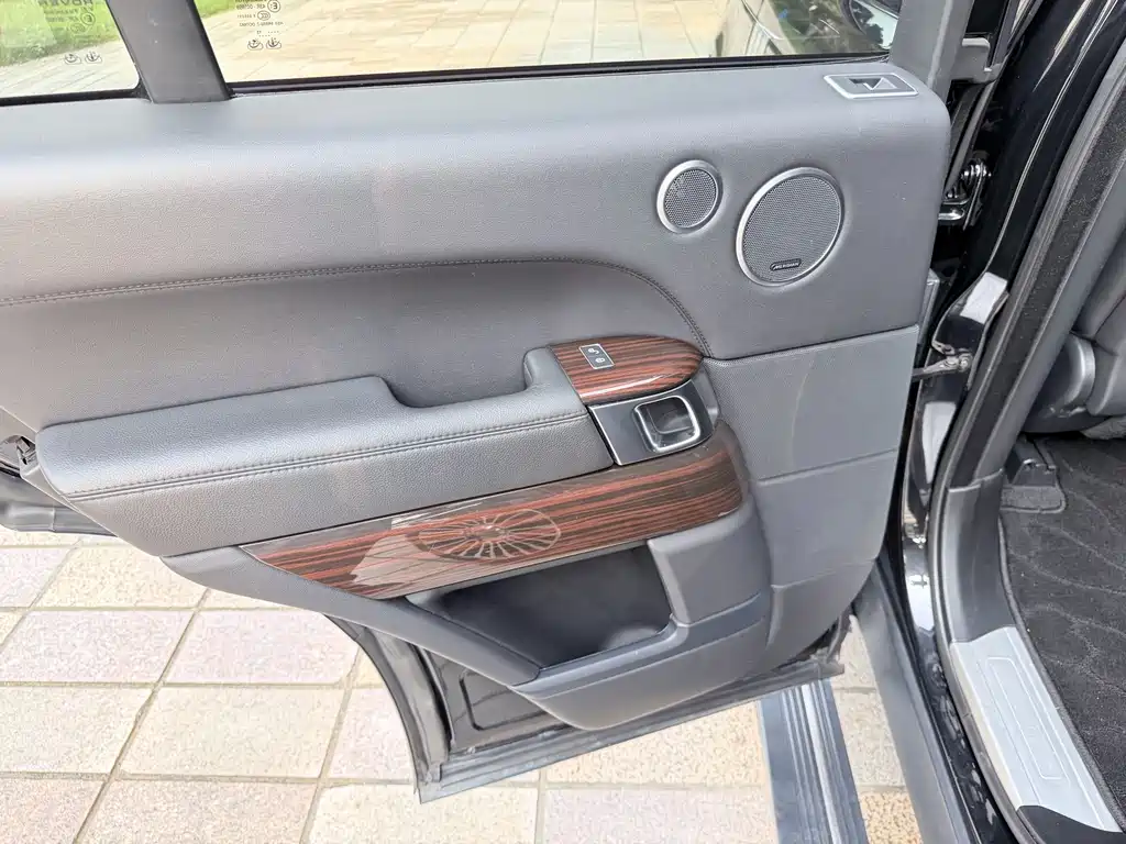 Land Rover Range Rover — миниатюра 15