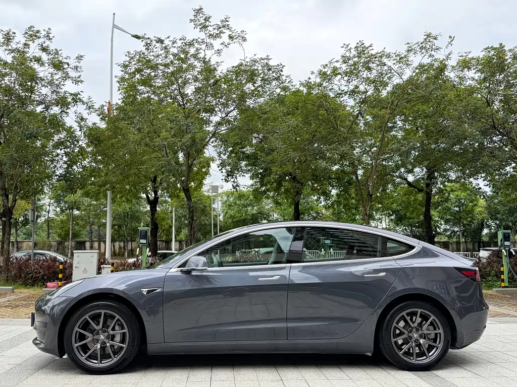 Tesla Model 3 — миниатюра 12