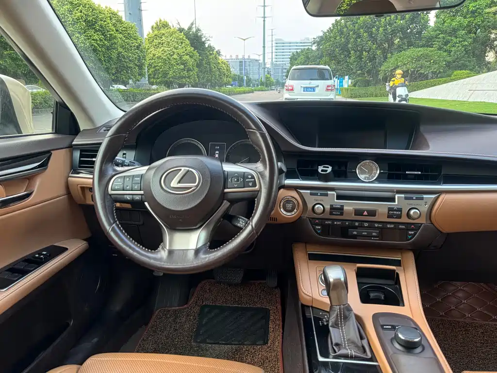 Lexus ES — миниатюра 6