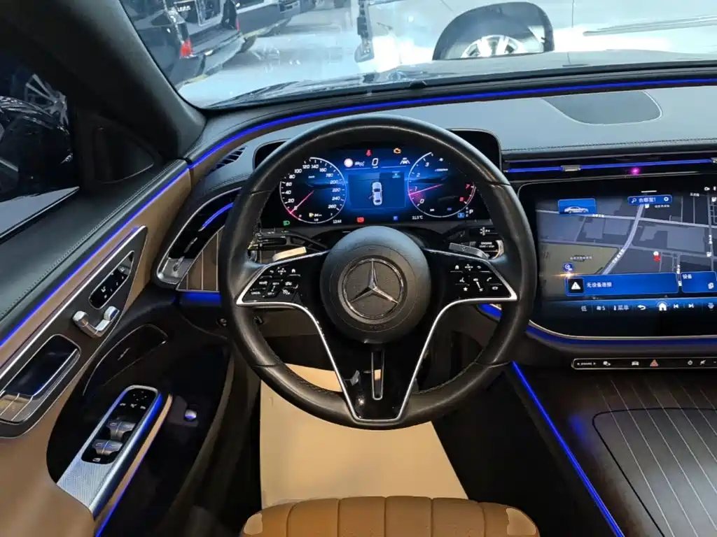 Mercedes-Benz E-Class — миниатюра 11