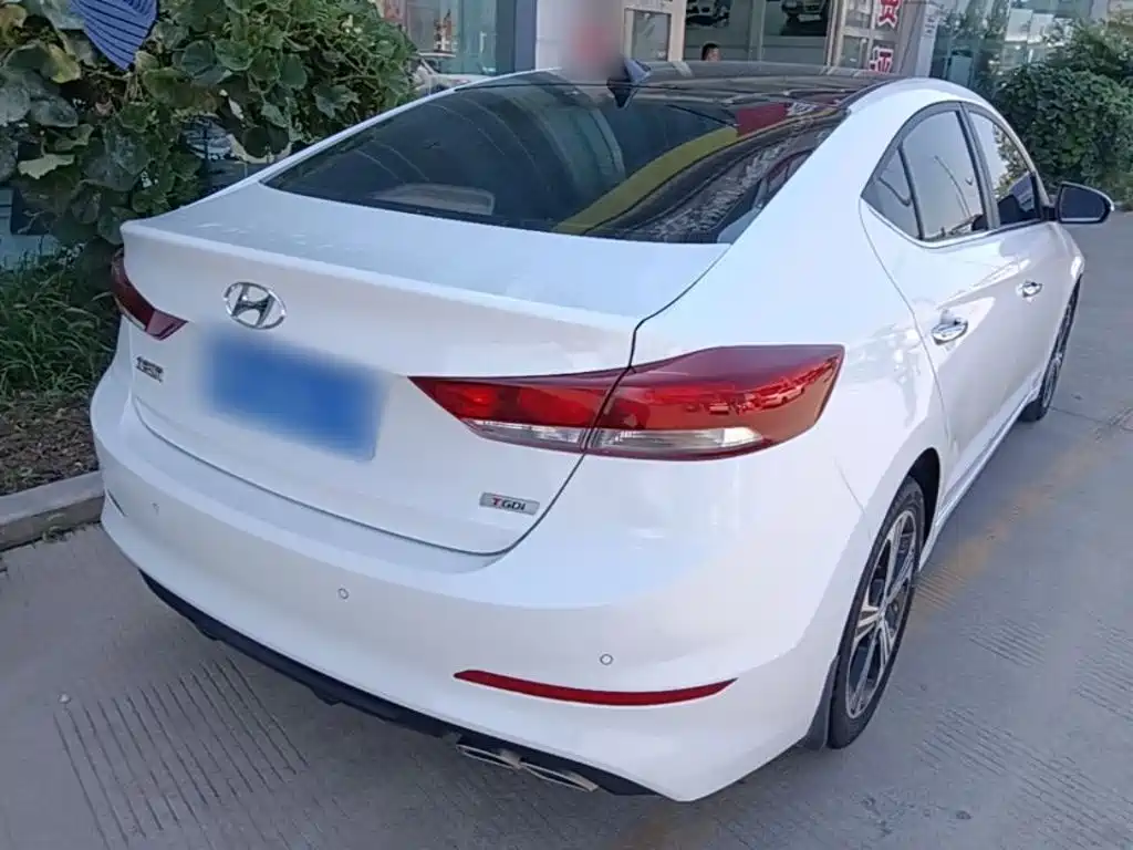 Hyundai Elantra — миниатюра 7