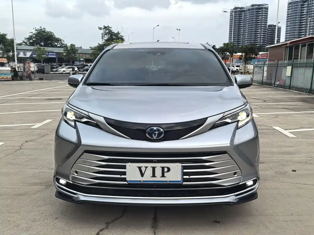 Toyota Sienna — миниатюра 3