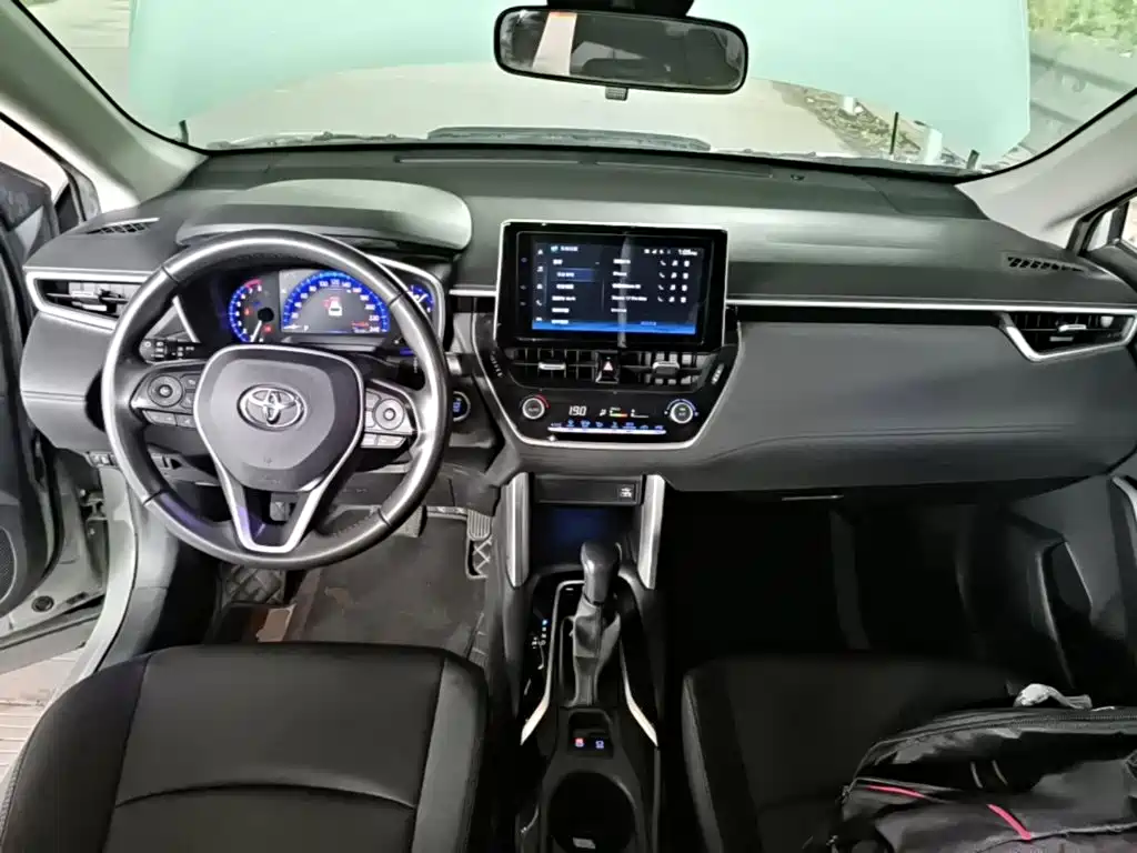 Toyota Corolla Cross — миниатюра 10