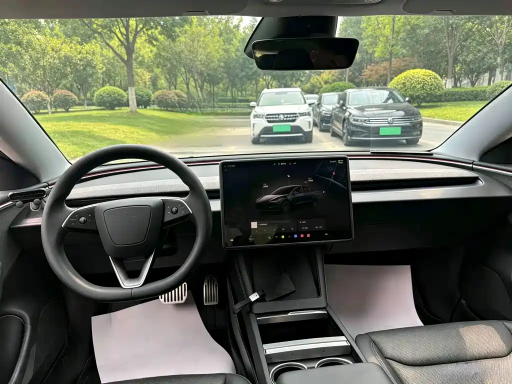 Tesla Model 3 — миниатюра 7