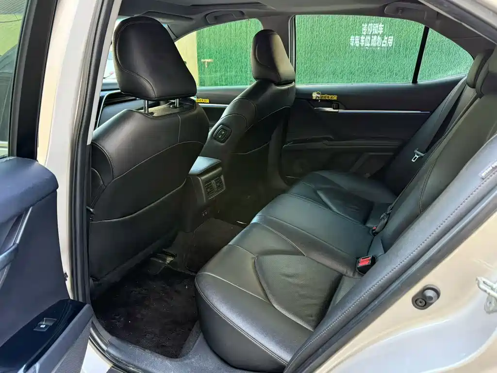 Toyota Camry — миниатюра 6