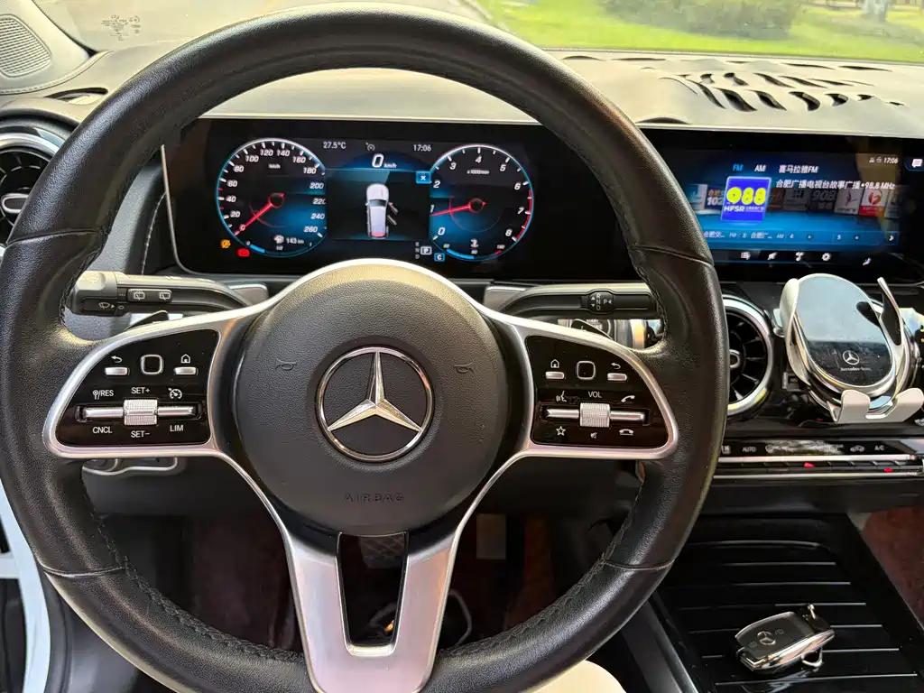 Mercedes-Benz GLB — миниатюра 10