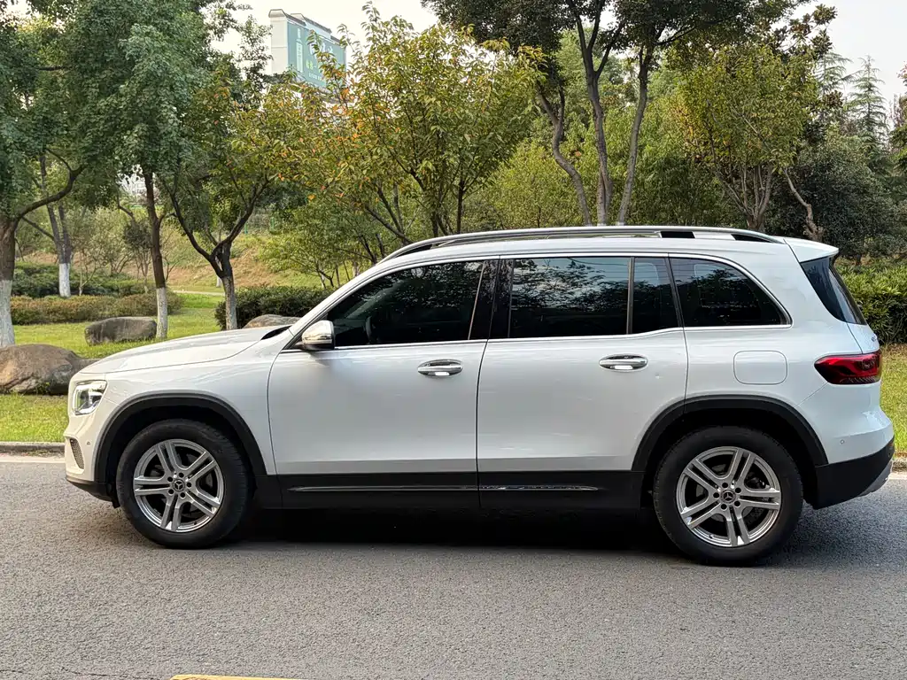 Mercedes-Benz GLB — миниатюра 22