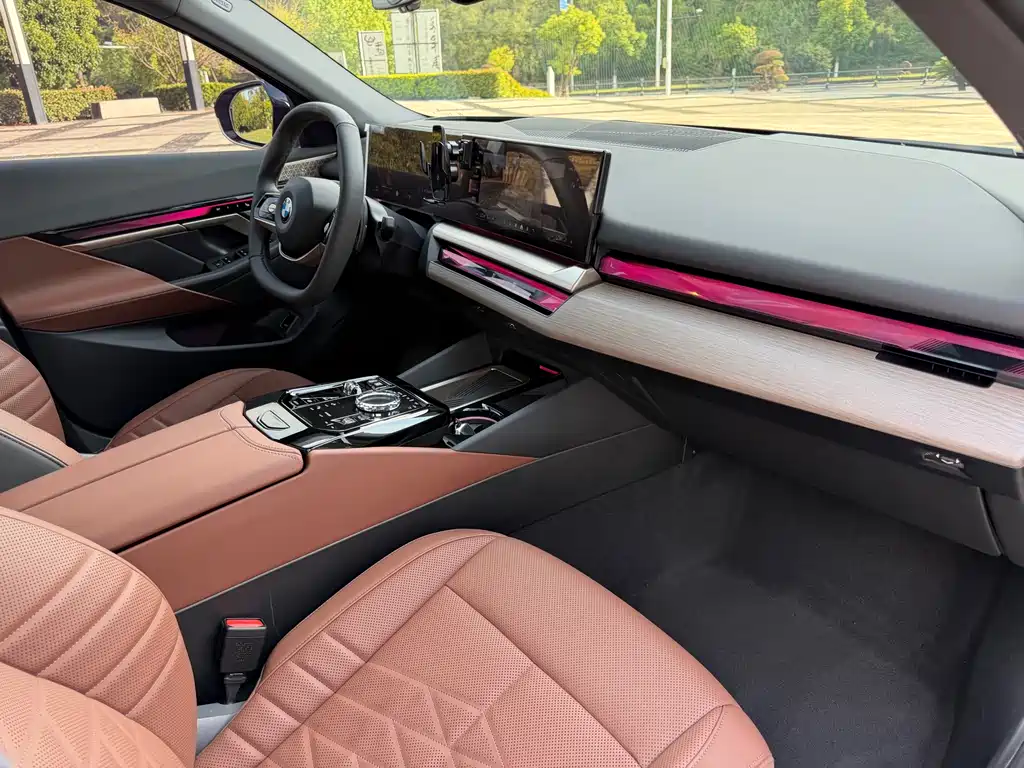 BMW 5 Series — миниатюра 10