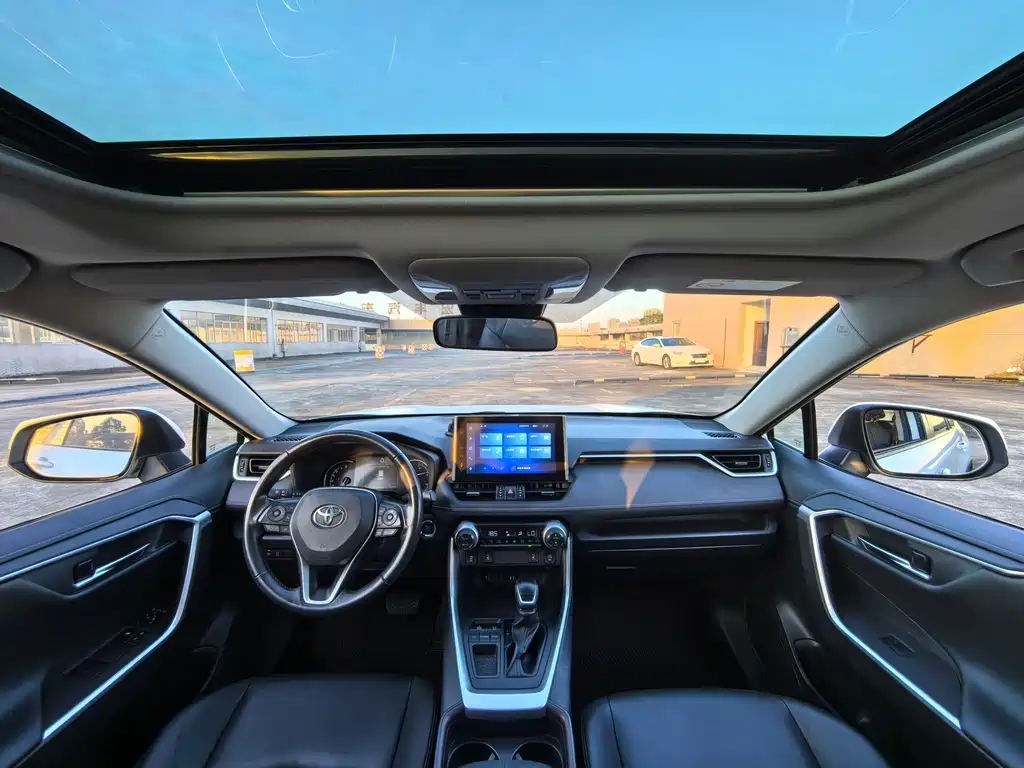Toyota RAV4 — миниатюра 9