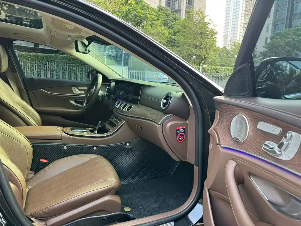 Mercedes-Benz E-Class — миниатюра 7