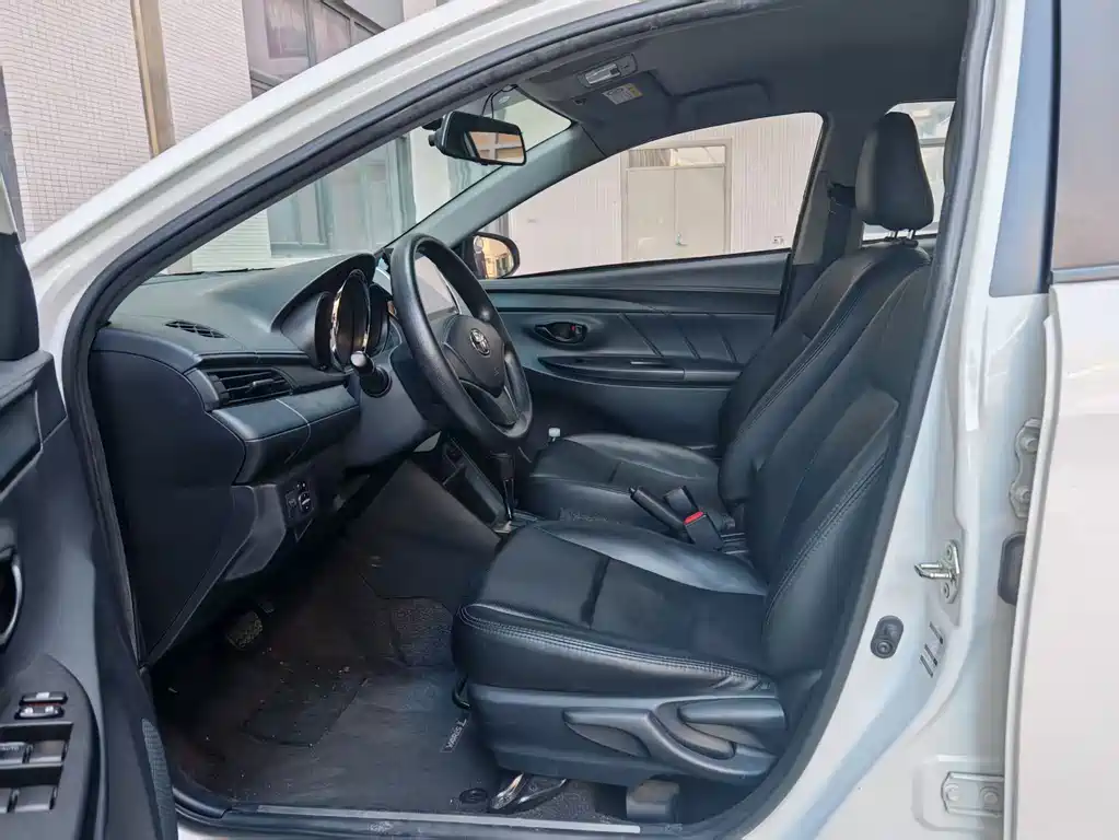 Toyota Yaris L — миниатюра 8